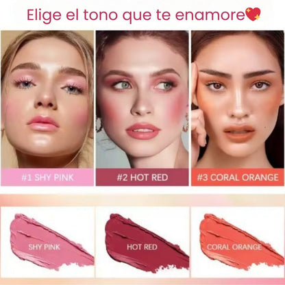 On The Go Blush® Labios, mejillas y ojos listos con un solo producto.